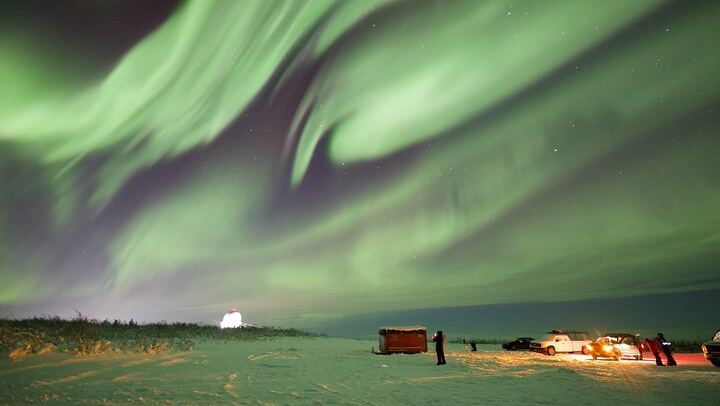 Shared Day Tour to the Arctic Circle with Aurora Chasing in Alaska