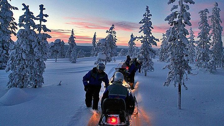 Three Hour Evening Snowmobile Safari from Levi with Bonfire (2/8)
