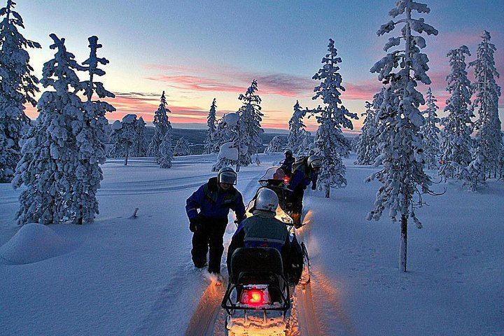 Three Hour Evening Snowmobile Safari from Levi with Bonfire (2/8)