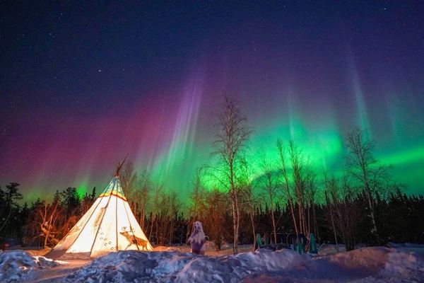 4D3N Yellowknife Aurora Package with Mandarin Guide and Lodge Stay