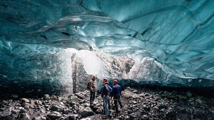 Four Day Iceland Tour: Golden Circle, South Coast, Volcano Hike and Aurora (1/12)