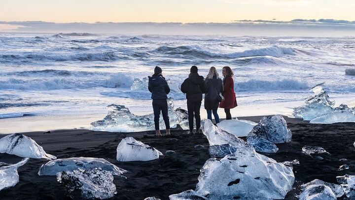 Four Day Iceland Tour: Golden Circle, South Coast, Volcano Hike and Aurora (4/12)