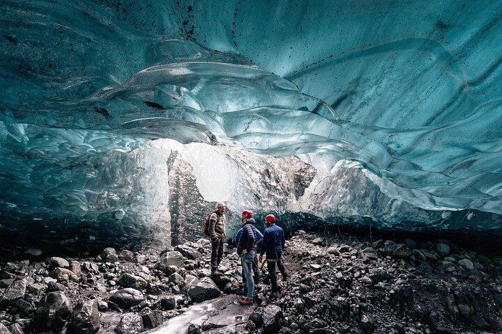 Four Day Iceland Tour: Golden Circle, South Coast, Volcano Hike and Aurora (1/12)
