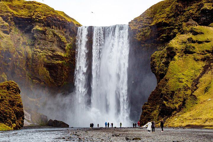 Four Day Iceland Tour: Golden Circle, South Coast, Volcano Hike and Aurora (2/12)
