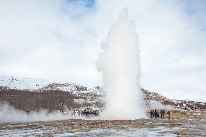 Four Day Iceland Tour: Golden Circle, South Coast, Volcano Hike and Aurora (11/12)