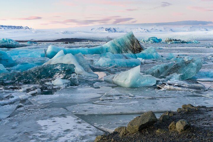Four Day Iceland Tour: Golden Circle, South Coast, Volcano Hike and Aurora (10/12)