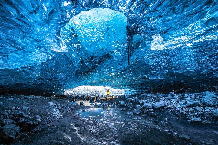 Four Day Iceland Tour: Golden Circle, South Coast, Volcano Hike and Aurora (9/12)