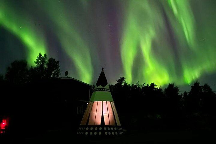 4-Day Yellowknife Aurora Tour with 3 Hotel Nights and Mandarin or English Guide (1/7)