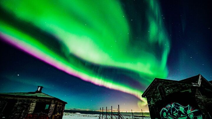 Reykjavik 4x4 Northern Lights Small Group Tour with a Photographer