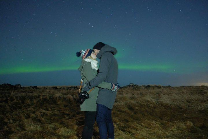 Reykjavik 4x4 Northern Lights Small Group Tour with a Photographer (4/12)