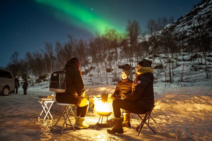 Small Northern Lights Tour, Max 8 Guests, with Pickup and RAW Photos (1/12)