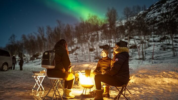 Small Northern Lights Tour, Max 8 Guests, with Pickup and RAW Photos (1/12)