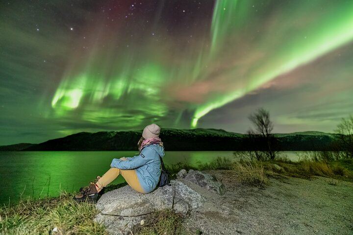 Small Northern Lights Tour, Max 8 Guests, with Pickup and RAW Photos (12/12)