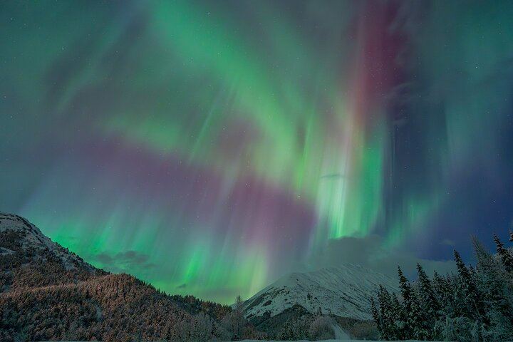 Anchorage Northern Lights Tour with Portraits and Photo Instruction (4/10)