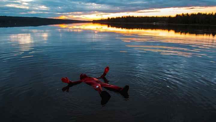 Aurora Floating in Rovaniemi: Watch the Sky from Open Water (2/6)