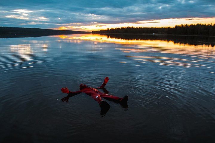 Aurora Floating in Rovaniemi: Watch the Sky from Open Water (2/6)