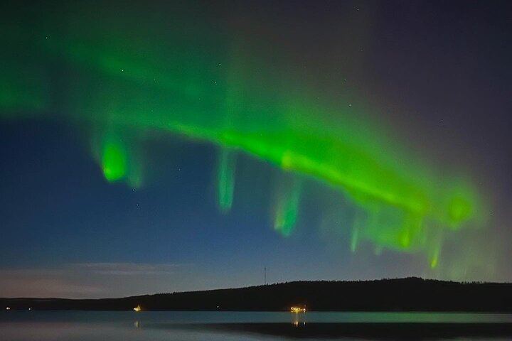 Chasse aux aurores à Rovaniemi, avec barbecue lapon et glögi à trois arrêts (1/5)
