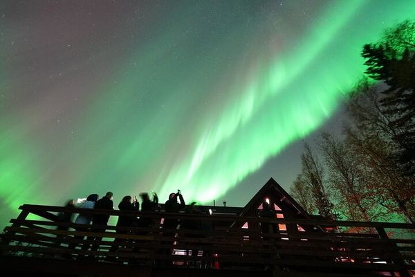 Aurora Viewing at Aurora Husky Lodge with a Ridge Top View