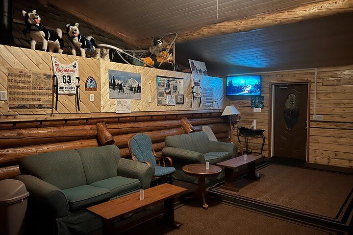 Aurora Viewing at Aurora Husky Lodge with a Ridge Top View (4/12)