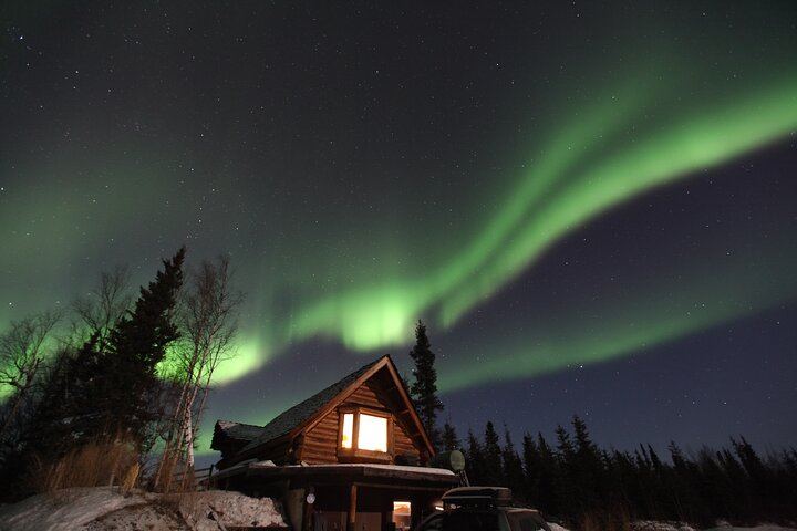 Aurora Viewing at Aurora Husky Lodge with a Ridge Top View (11/12)