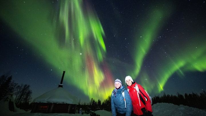 Aurores boréales dans un lodge isolé en pleine nature, près de Rovaniemi (1/10)