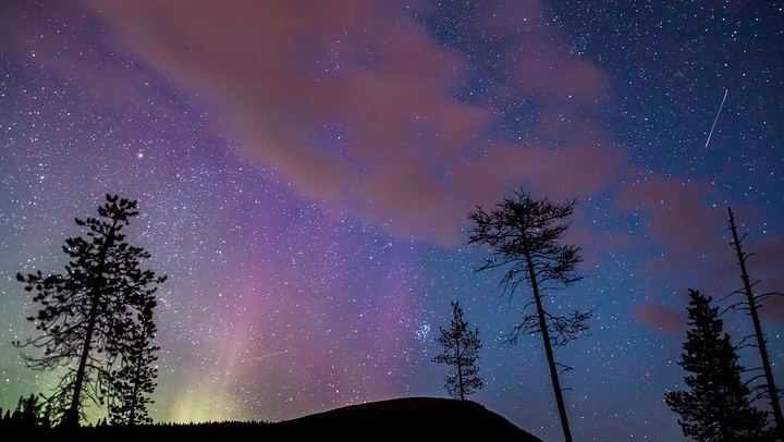 Autumn Aurora Picnic by Open Fire near Rovaniemi (3/6)