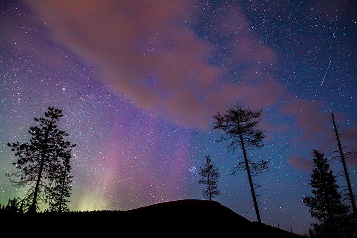 Autumn Aurora Picnic by Open Fire near Rovaniemi (3/6)