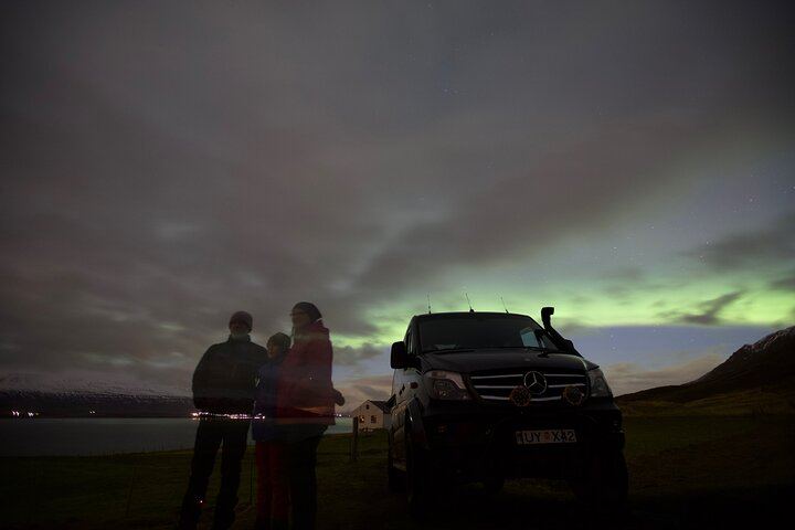 Northern Lights Minibus Hunt from Akureyri with a Local Guide (7/7)