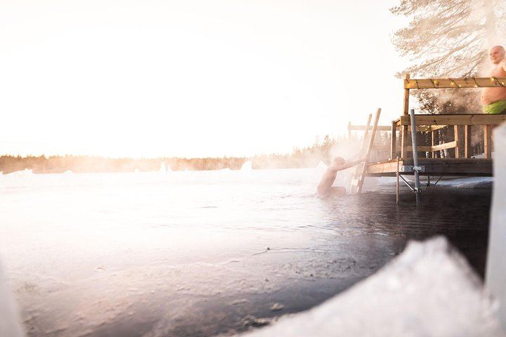 Lapland Night: Finnish Sauna, Ice Swimming, Dinner and Northern Lights (9/12)