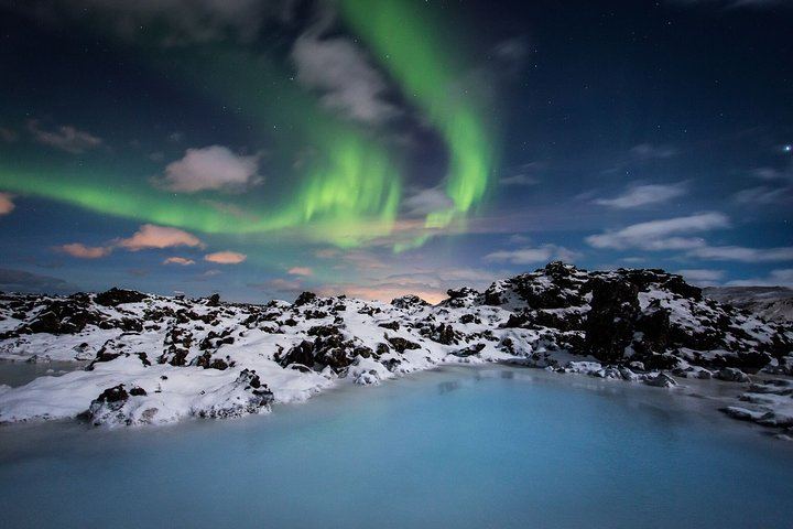 Blue Lagoon Comfort Entry and Northern Lights Hunt from Reykjavík (1/11)