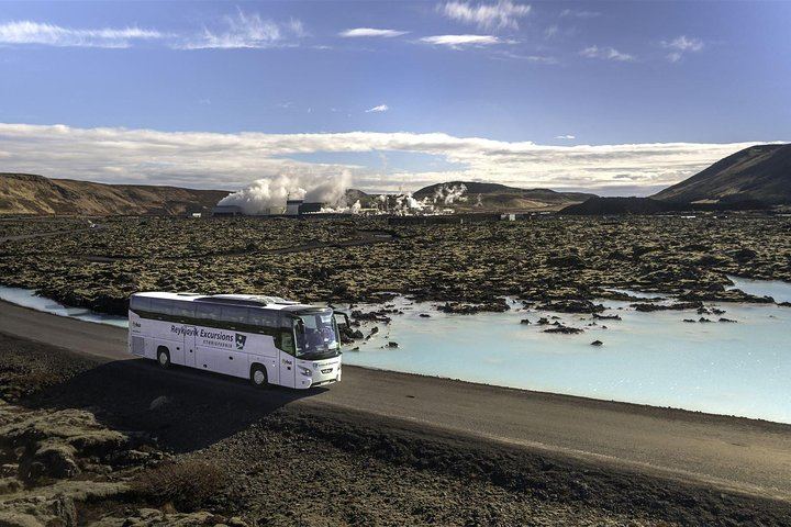 Blue Lagoon Comfort Entry and Northern Lights Hunt from Reykjavík (6/11)