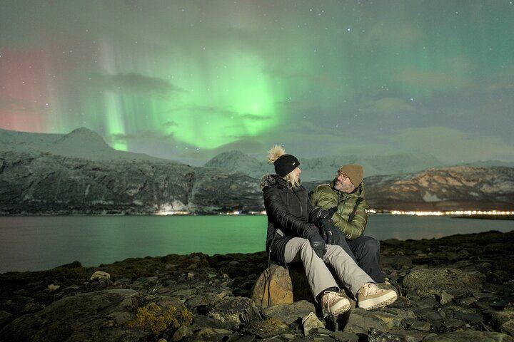 Chasse aux aurores en minibus à Tromsø, en italien, avec un photographe, maximum 8 personnes (1/7)
