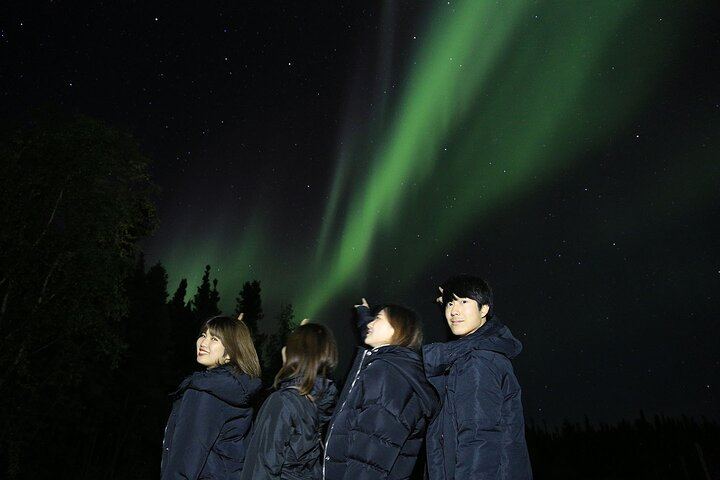 Northern Lights Bus Tour on the Ingraham Trail from Yellowknife (5/12)