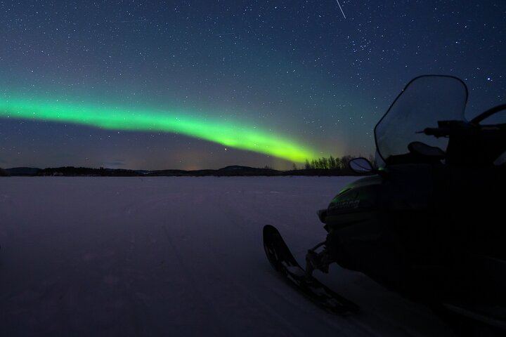 Northern Lights Trip from Saariselkä to Lake Inari with Dinner (8/9)