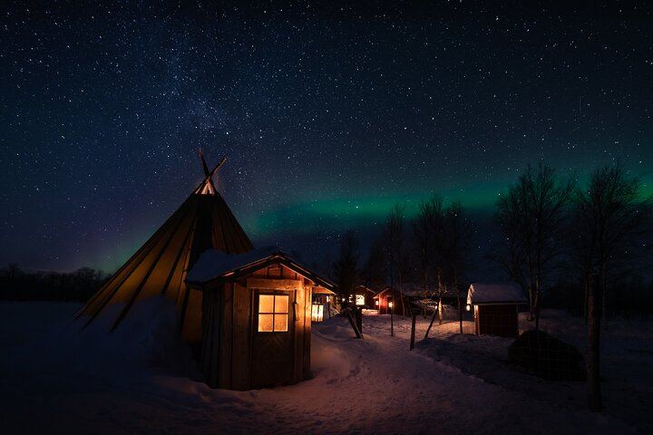 Northern Lights Trip from Saariselkä to Lake Inari with Dinner (7/9)
