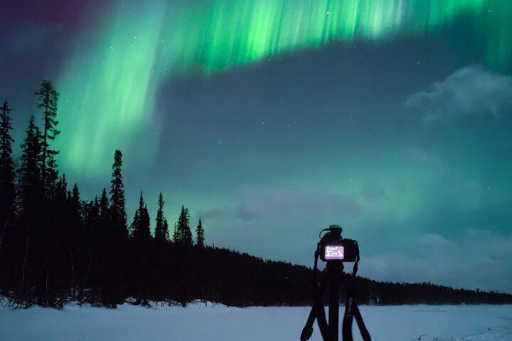 Guaranteed Aurora Hunt from Rovaniemi with a Local Wilderness Guide (4/9)