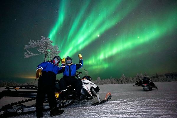 Snowmobile Aurora Hunt from Rovaniemi to a North Facing Hill