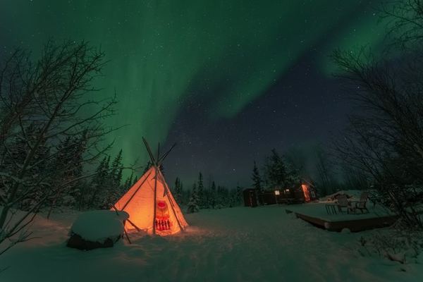 Intimate Aurora Cabin Night with Bannock and Fish Chowder