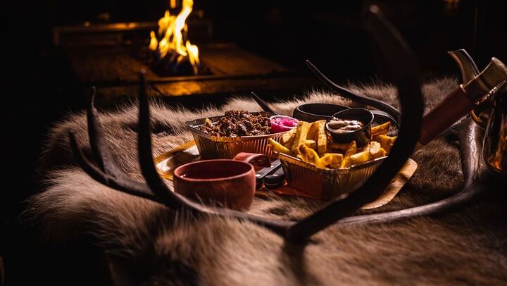 Kiruna Aurora Chase with a Street Food Dinner in a Tipi (4/12)