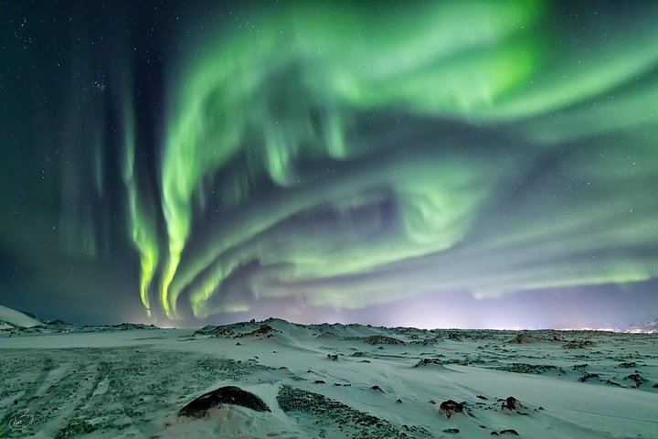 Northern Lights Hunt with Photography Help, Small Group Tour (8/11)