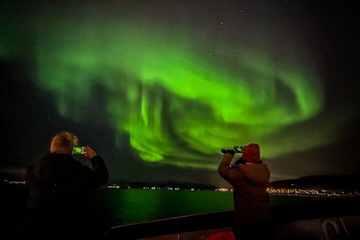 Northern Lights Yacht Cruise with Hot Tub from Tromso, 12 Guests (9/12)