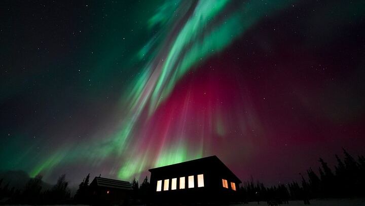 Mountaintop Aurora Cabin near Fairbanks with 360 Degree Views and Photography