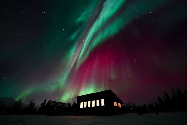 Mountaintop Aurora Cabin near Fairbanks with 360 Degree Views and Photography