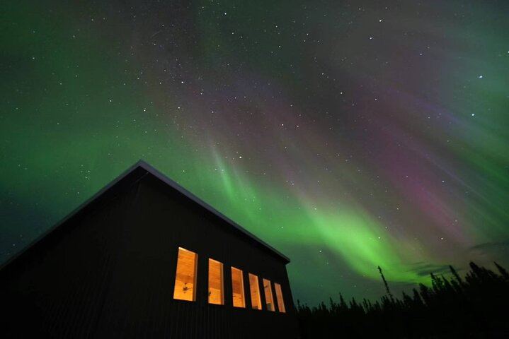 Cabane d'observation des aurores boréales en altitude, près de Fairbanks, offrant une vue à 360 degrés, idéale pour la photographie (12/12)