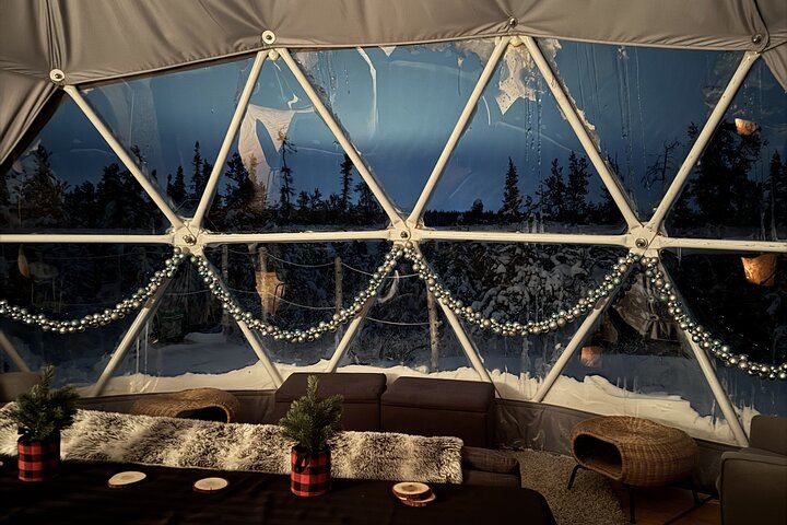 Skydome Aurora Viewing near Yellowknife with Hotel Pickup (3/12)