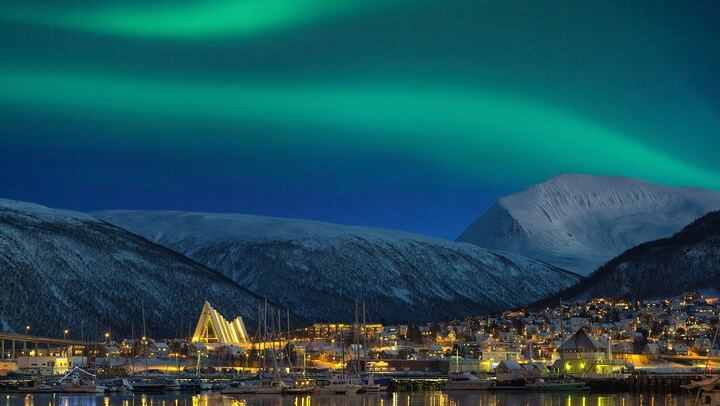 Northern Lights Hunt in Tromso by Minibus with WiFi On Board