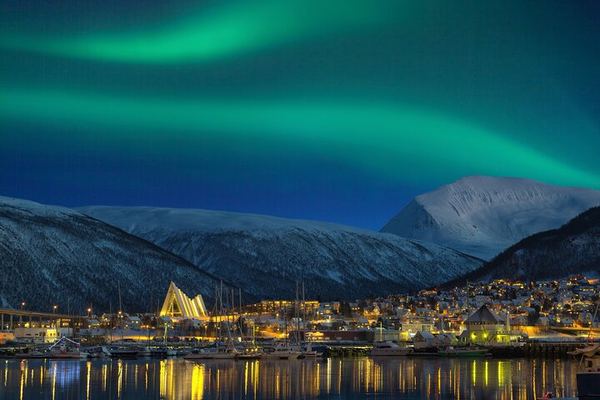 Northern Lights Hunt in Tromso by Minibus with WiFi On Board