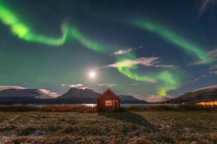 Northern Lights Adventure from Tromso in a Mercedes 4x4, Max 8 Guests (10/12)