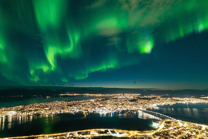 Northern Lights Adventure from Tromso in a Mercedes 4x4, Max 8 Guests (6/12)