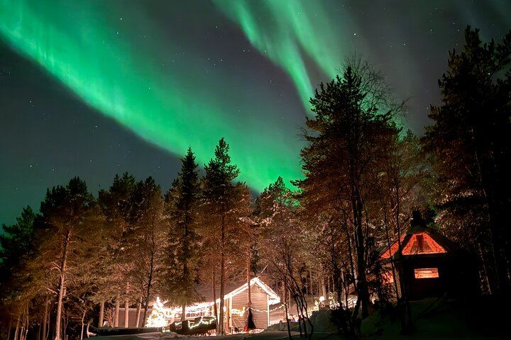 Northern Lights from a Family Wilderness Cabin near Levi (2/12)